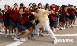 성화봉송 첫날, 여고생의 플래시몹