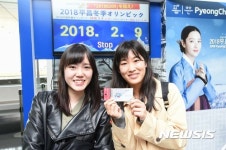 코리아투어 카드 든 일본인들