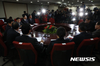 박 전 대통령 출당 어떻게, 한국당 최고위원회의