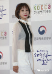 포즈 취하는 이선정