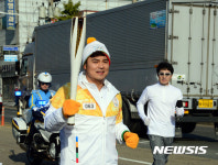 부산서 성화 주자로 나선 추신수