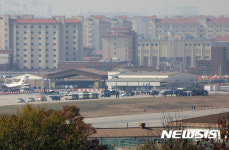 트럼프 대통령 헬기 마린원 캠프 험프리 도착