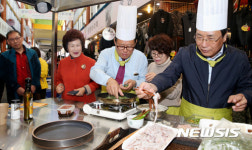 요리하는 한현택 동구청장 