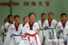 힘차게