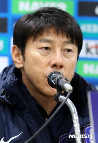 콜롬비아전 관련 취재진 질문에 답하는 신태용 감독