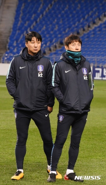 생각에 잠긴 신태용감독