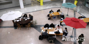 도서관 만석, 휴게실로 나온 포항 수험생
