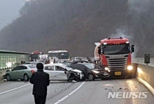 서울-양양고속도로 설악 IC서 다중 추돌사고...경찰·소방 출동 중