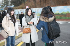 원주 제50지구 수능시험장 수험생·학부모 긴장감속 응원