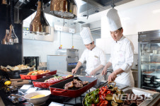 [어서와 수험생]관광·호텔가 기차타고 바다 여행…가족도 할인