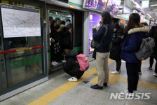 서울 지하철 2호선 단전 사고, 월요일 출근길 큰 불편