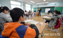 남산초에서 수업하는 흥해초 학생들