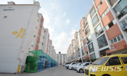 현관에 설치된 안전펜스