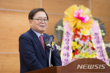 송정동 행정복지센터 신청사 개소…축사하는 남유진 구미시장