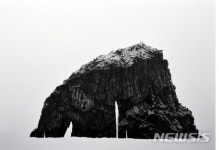 돌로 보는 환영의 경계…박영덕화랑 유중희 개인전