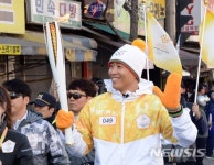 모두를 빛나게 하는 평창 성화 전주를 밝히다