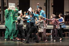 올해의 연극 베스트 3, 옥상 밭 고추는 왜·손님들·위대한 놀이