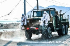 공군 5비행단, 제독차 동원 AI 방역 지원