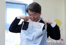 앞치마 입는 안철수