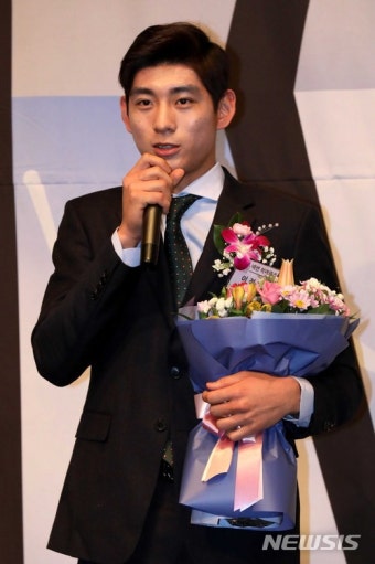 이정후, 연봉도 신인왕···300% 오른 1억1000만원