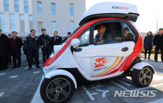 우편 배달용 전기차 시운전 하는 강성주 본부장