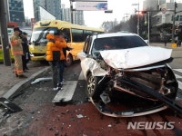 오산 한전사거리서 통근버스·SUV차량 쿵…6명 경상
