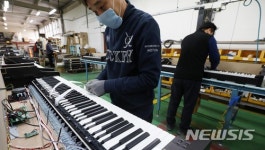 [르포]‘디지털 영창’으로...영창뮤직 피아노 공장 가보니