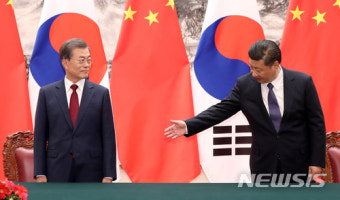 한-중 MOU체결 참석한 문재인 대통령과 시진핑 국가주석