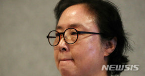 입 꾹 다문 이대목동병원장