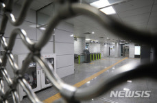 셔터 내린 경전철 우이신설선 북한산보국문역