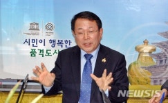 기자간담회 갖는 정헌율 익산시장