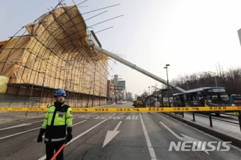 강서구청 공사장, 버스 위로 넘어진 크레인