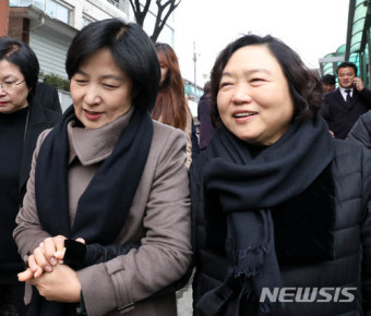 인재근 의원 손 꼭 잡은 추미애 대표