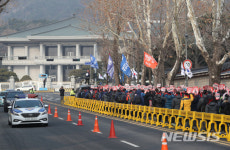 청와대 앞에 모인 금호타이어 노동자들 