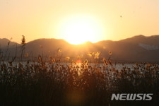의암호 일대를 비추는 정유년 마지막 태양