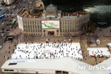 서울광장 스케이트장으로 모여라