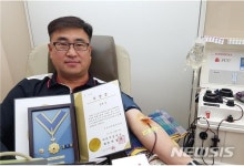 [뉴시스 앵글]헌혈로 사랑 전하는 공군 장병들