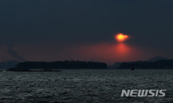 태양이 남긴 붉은빛