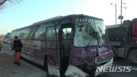 포천서 광역버스가 학원버스 추돌…15명 경상