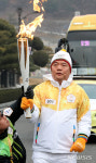 성화 받는 강성호씨
