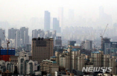 미세먼지 사이로 보이는 63빌딩