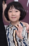 귀여운 표정의 아역배우 하율