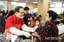 노인복지회관 찾은 남유진 구미시장