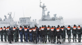 육해공 사관생도들의 대함 경례