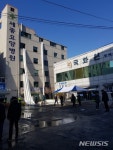 세종요양병원 창틀에 설치된 비상탈출용 구조대