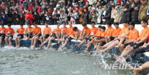 산청맨손잡기는 물장구 기본