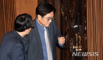 본회의장 나서는 우원식-박주민