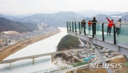 단양 만천하스카이워크 지역경제 견인…35만명 방문