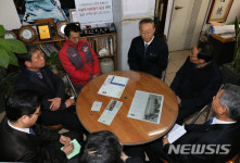 최저임금 관련 청주 주유소 찾은 백운규 장관 