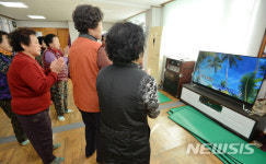 마이크 잡은 어르신들